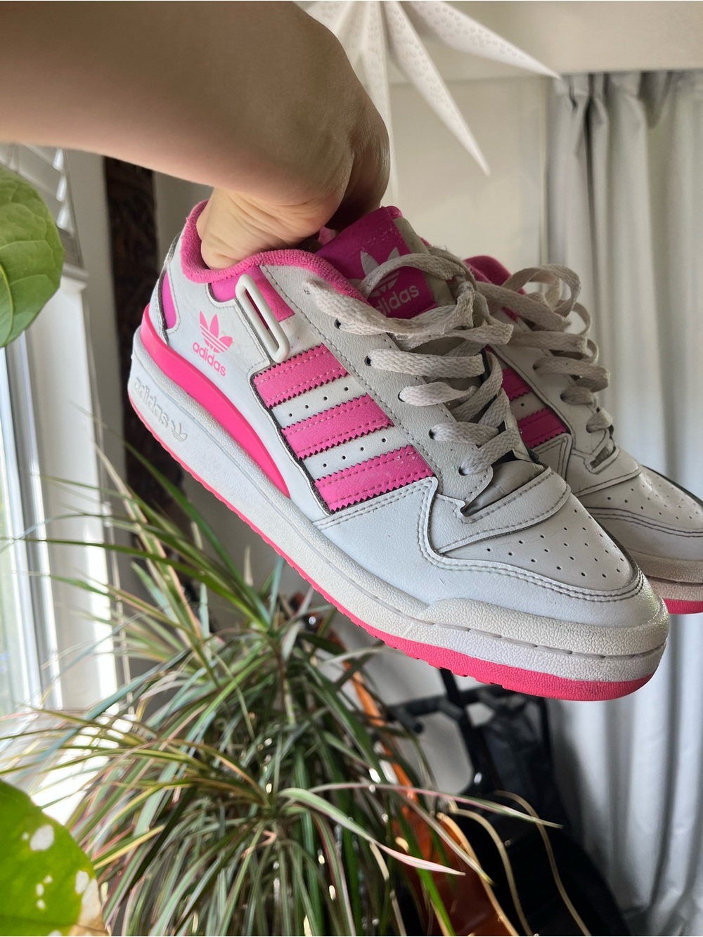 adidas Women’s White & Hot Pink Low-Top Sneakers